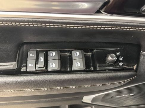 Used 2024 Jeep Wagoneer Series III AWD/4WD image 15