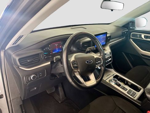 Used 2021 Ford Explorer XLT RWD image 9