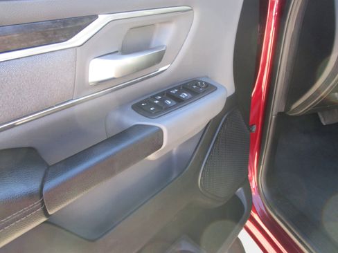 Used 2019 RAM 1500 Big Horn AWD/4WD image 17