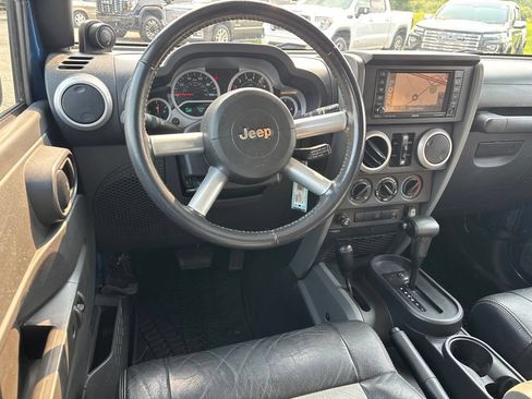 Used 2009 Jeep Wrangler Unlimited Sahara w/ Mopar Leather Group AWD/4WD image 18