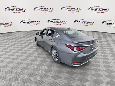 Used 2020 Lexus ES 300h Ultra Luxury w/ Accessory Package 2 FWD image 6