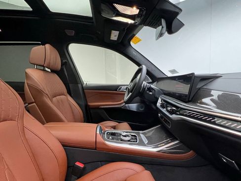 Used 2025 BMW X7 M60i image 6