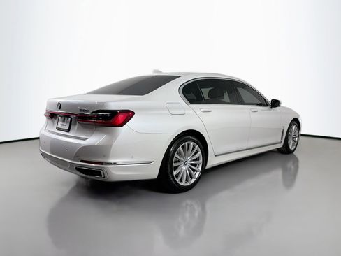 Used 2022 BMW 740i image 6
