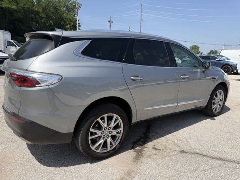 Used 2024 Buick Enclave Essence w/ Experience Buick Package FWD image 7
