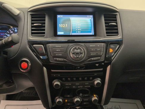 Used 2014 Nissan Pathfinder SV image 28