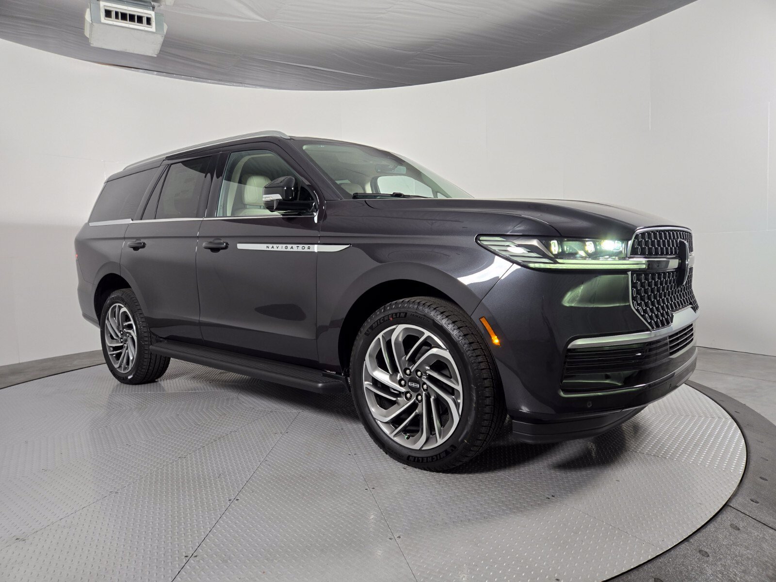 New 2027 Lincoln Navigator Premiere AWD/4WD image 2