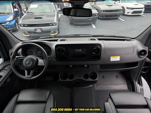 Used 2019 Mercedes-Benz Sprinter 2500 image 32