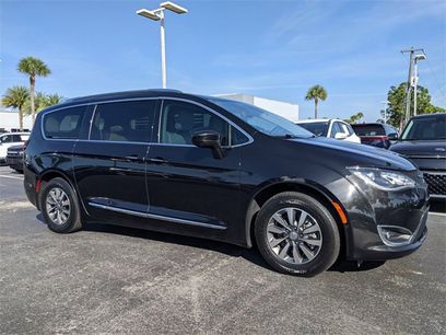 Used 2020 Chrysler Pacifica Touring-L Plus