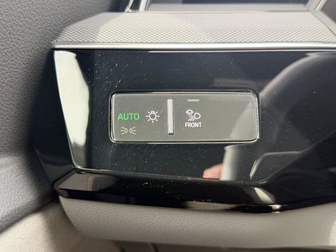 Certified 2024 Audi Q8 e-tron Prestige w/ Prestige Package AWD/4WD image 40