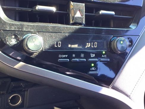 Used 2022 Toyota Camry XSE image 14