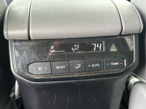 Used 2023 Toyota Highlander LE image 35