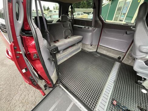 Used 1998 Dodge Grand Caravan SE FWD image 16