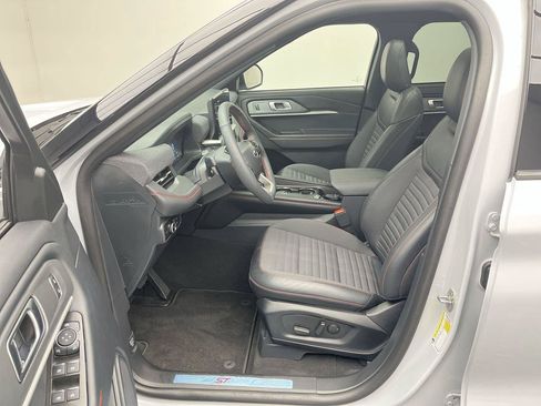 New 2026 Ford Explorer ST-Line AWD/4WD image 3