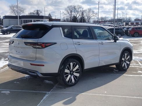 New 2026 Mitsubishi Outlander SE image 16