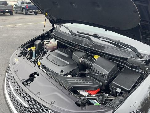 Used 2024 Chrysler Pacifica Touring-L FWD image 29