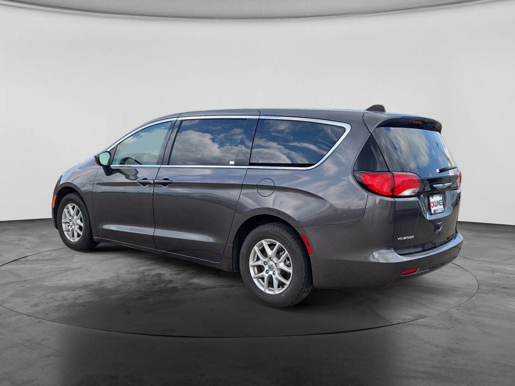 Used 2023 Chrysler Voyager LX FWD image 7