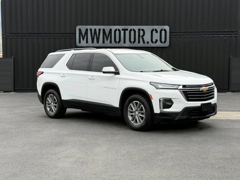Used 2022 Chevrolet Traverse LT image 2