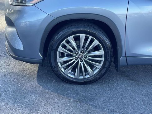 Used 2022 Toyota Highlander Platinum image 9