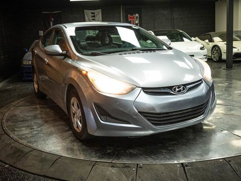 Used 2015 Hyundai Elantra SE FWD image 5
