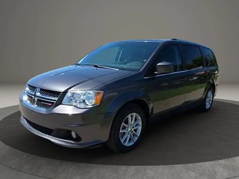 Used 2020 Dodge Grand Caravan SXT FWD image 3