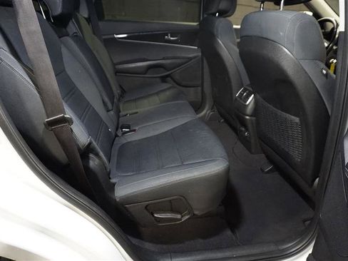 Used 2016 Kia Sorento LX w/ LX Convenience Package image 15