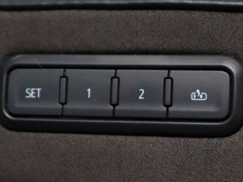 Used 2019 Cadillac Escalade Platinum image 16