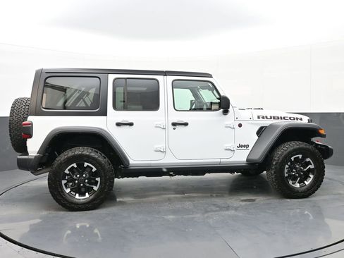 Used 2025 Jeep Wrangler Unlimited Rubicon image 2