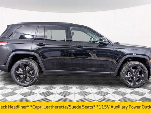 New 2025 Jeep Grand Cherokee Altitude image 8