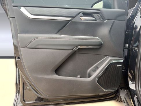 Used 2025 GMC Acadia Elevation w/ Elevation Premium Package image 21