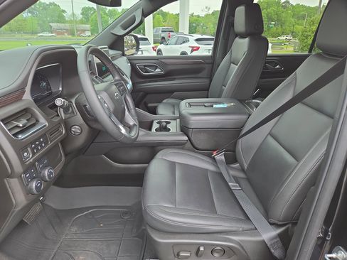 Used 2024 Chevrolet Tahoe Z71 w/ Luxury Package AWD/4WD image 18