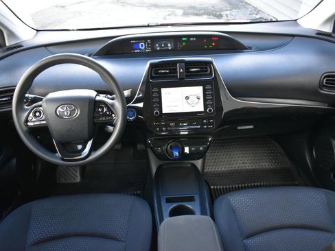 Used 2022 Toyota Prius LE FWD image 11