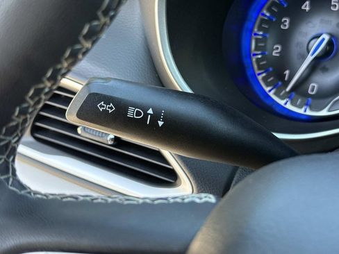 Used 2023 Chrysler Pacifica Touring-L FWD image 42