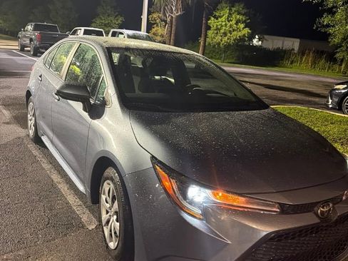 Certified 2022 Toyota Corolla LE FWD image 2