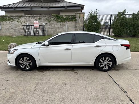 Used 2021 Nissan Altima 2.5 S w/ Driver Assist Package image 9