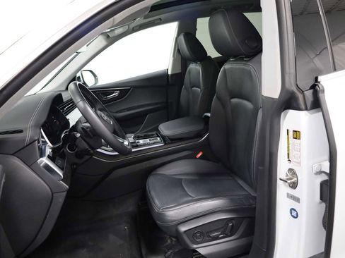 Used 2023 Audi Q8 Premium w/ Convenience Package AWD/4WD image 5