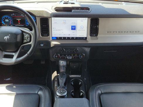 Certified 2025 Ford Bronco Outer Banks AWD/4WD image 14