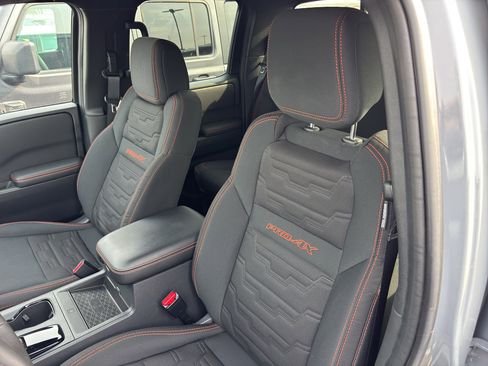 Used 2025 Nissan Frontier PRO-4X w/ Pro Convenience Package image 11