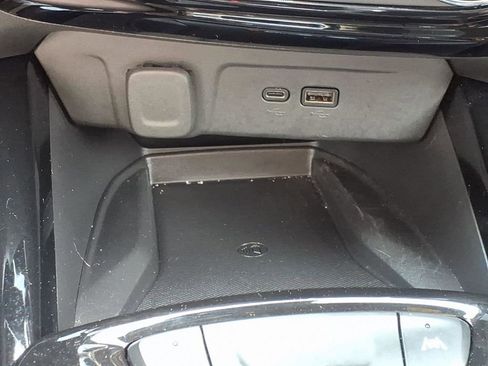 Used 2024 Chevrolet Trax RS FWD image 19