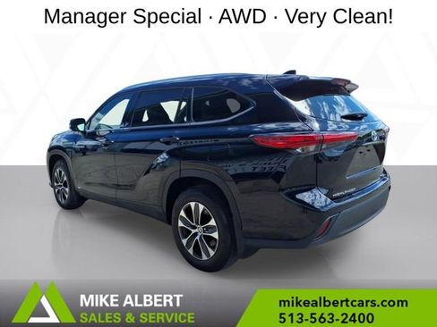 Used 2021 Toyota Highlander XLE AWD/4WD image 5