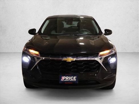 Used 2024 Chevrolet Trax LS w/ LS Convenience Package FWD image 3
