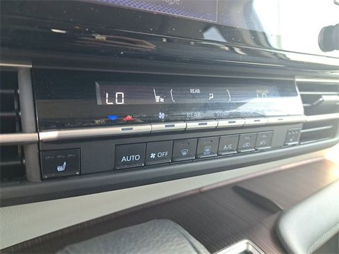 Used 2024 Toyota Sienna XLE image 27