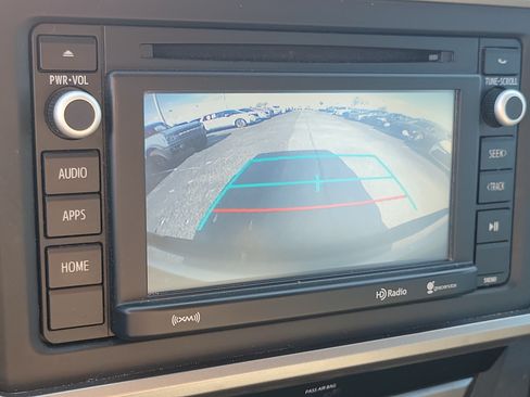 Used 2018 Toyota Tacoma SR5 RWD image 22