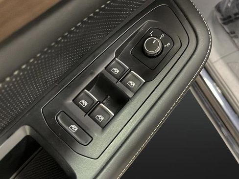 Used 2024 Volkswagen Atlas SE FWD image 21