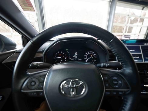 Used 2019 Toyota Avalon XLE image 15