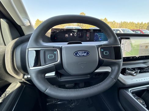 Used 2025 Ford Expedition Active image 15