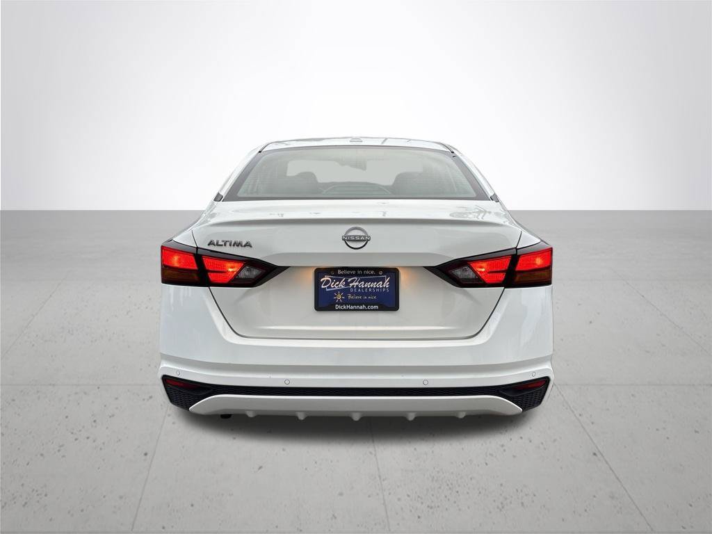 Used 2025 Nissan Altima 2.5 SV FWD image 7