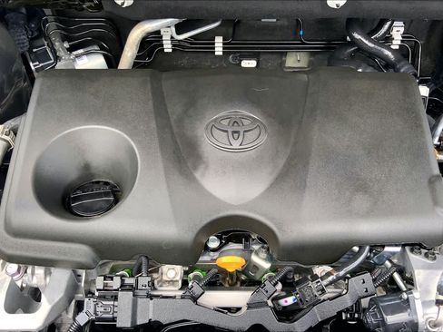 Used 2025 Toyota RAV4 XLE FWD image 32