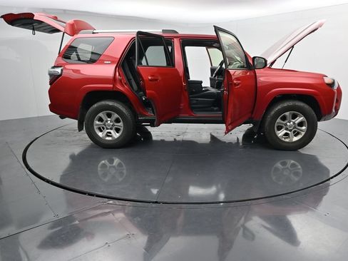 Used 2024 Toyota 4Runner SR5 AWD/4WD image 27