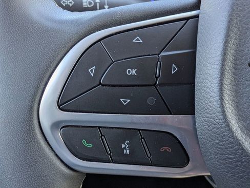 Used 2024 Chrysler Pacifica Touring-L image 17