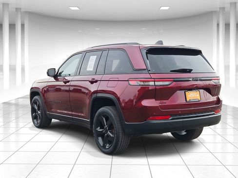 Used 2023 Jeep Grand Cherokee Altitude image 5